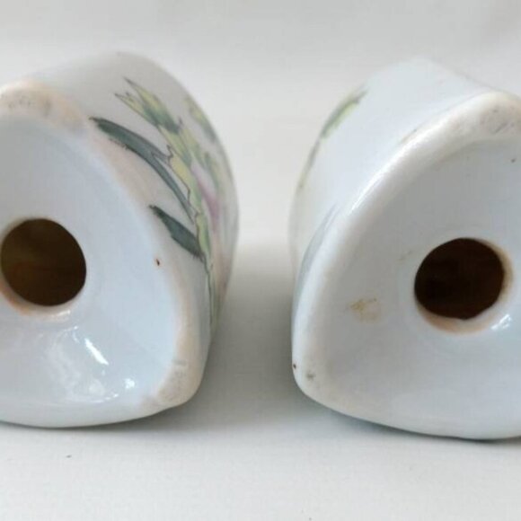Vintage Ceramic Salt and Pepper Shakers White Gold Handpainted Floral Dining - Picture 10 of 11
